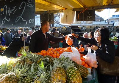 Le marché de Barbès.