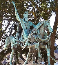 Statue équestre de Charlemagne, devant Notre-Dame de Paris