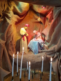 Euchatistie, église copte catholique, Paris : la scène; le pain et le vin sont élevés