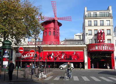 Le moulin rouge, le jour.