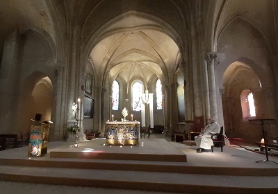 Adoration eucharistique à Saint-Pierre de Montmartre, Métro Abesses