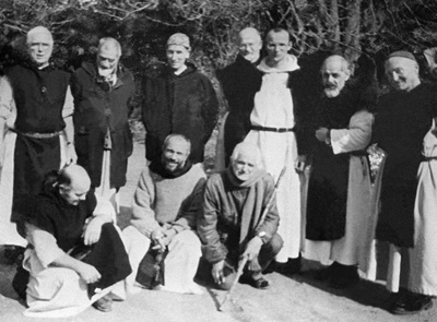 La communauté des moines de Tibhirine dans leur monastère
