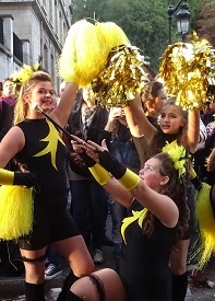 Défilé de Montmartre, majorettes.