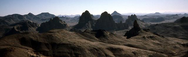 le Hoggar est un plateau élevé dans le sud  du sahara, route de commerce caravanie, entretnu par les tribus touareg